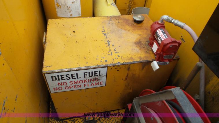 image for item J8391 2001 Chevrolet C6500 service truck with crane