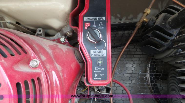 image for item J8391 2001 Chevrolet C6500 service truck with crane