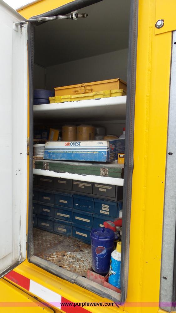 image for item J8391 2001 Chevrolet C6500 service truck with crane