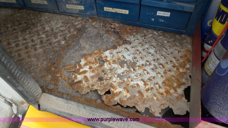 image for item J8391 2001 Chevrolet C6500 service truck with crane