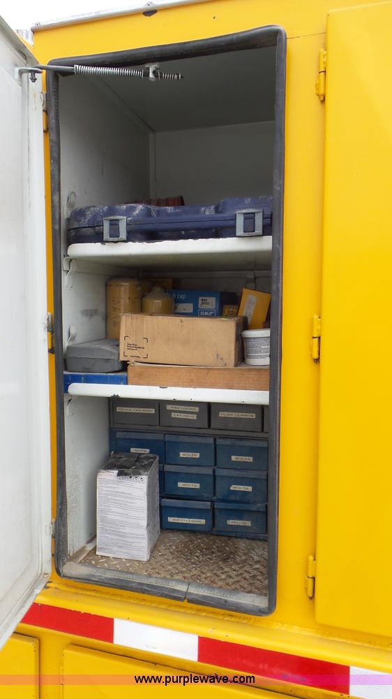 image for item J8391 2001 Chevrolet C6500 service truck with crane