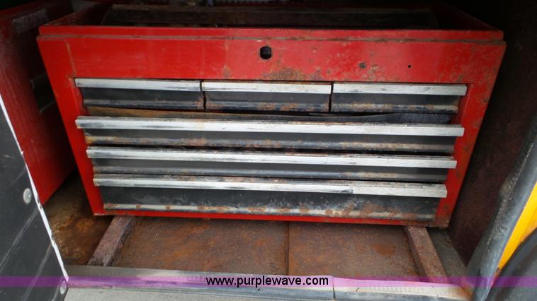 image for item J8391 2001 Chevrolet C6500 service truck with crane