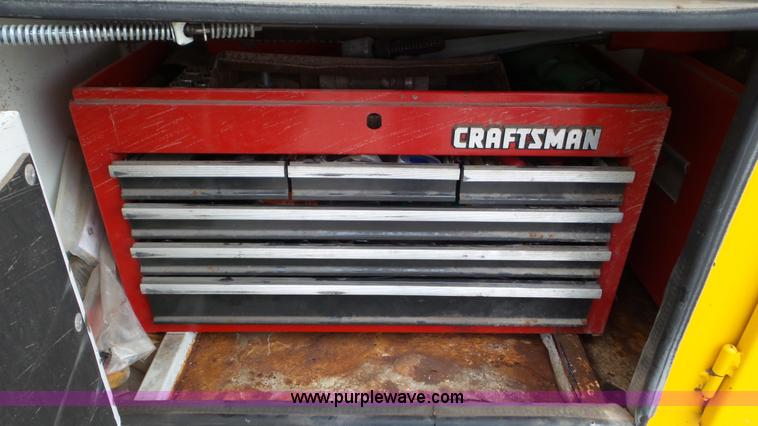 image for item J8391 2001 Chevrolet C6500 service truck with crane