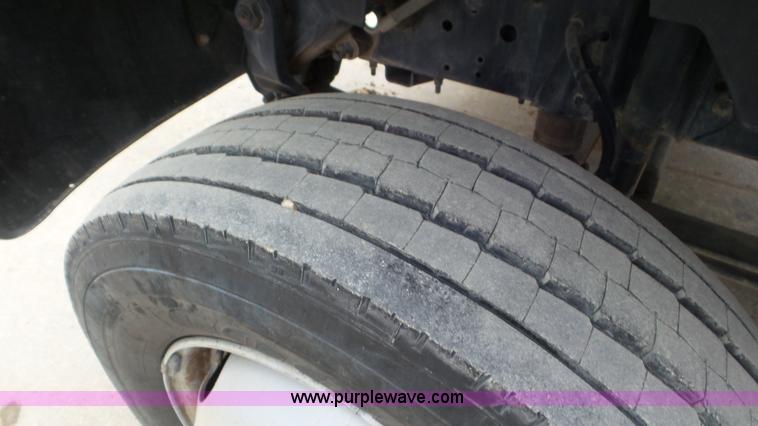 image for item J8391 2001 Chevrolet C6500 service truck with crane