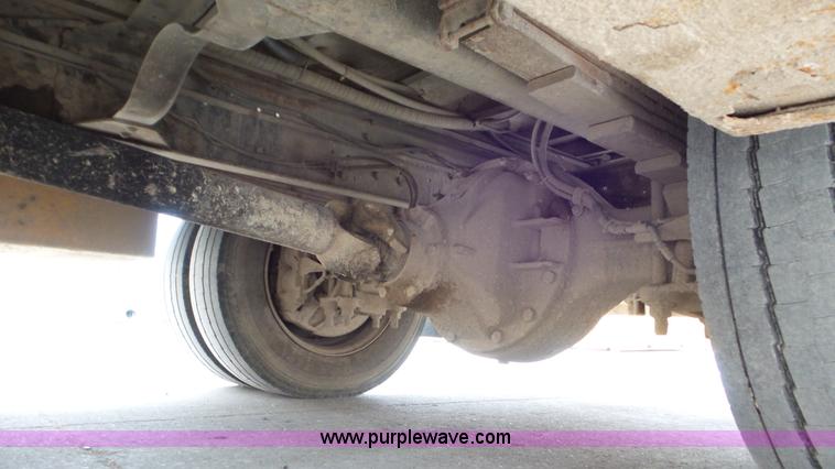 image for item J8391 2001 Chevrolet C6500 service truck with crane