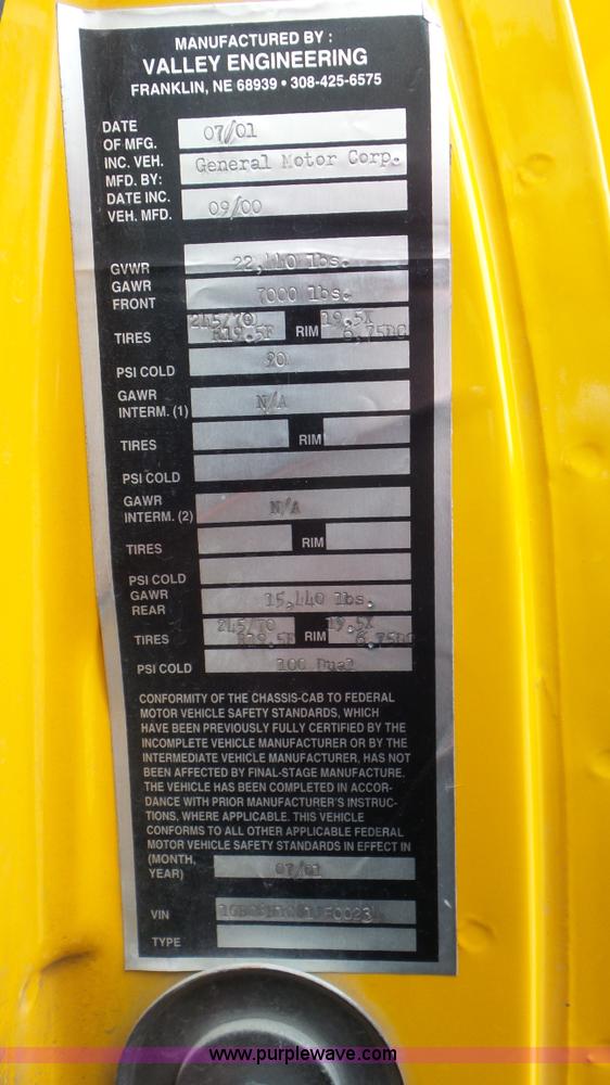 image for item J8391 2001 Chevrolet C6500 service truck with crane