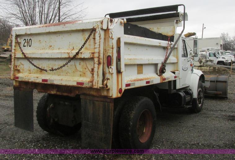 image for item K1253 1998 International 4700 dump truck