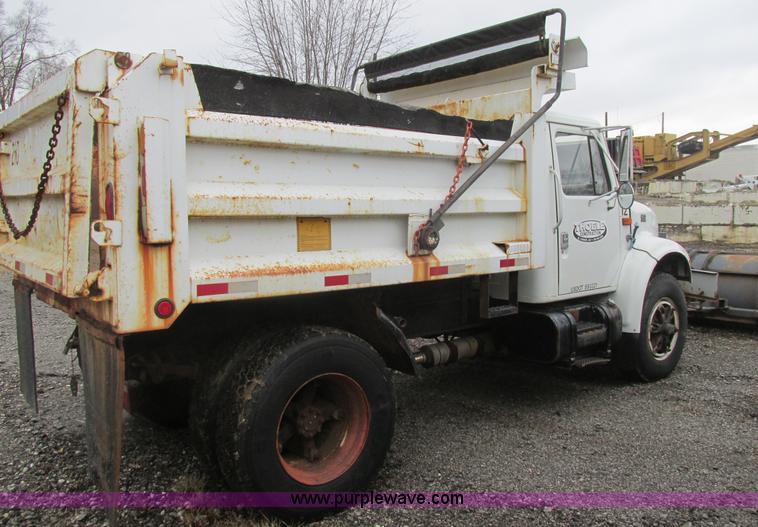 image for item K1253 1998 International 4700 dump truck