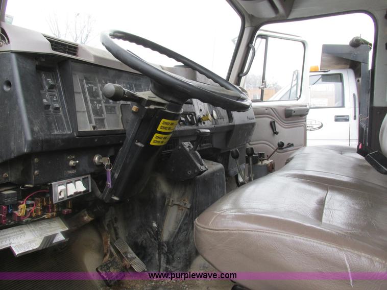image for item K1253 1998 International 4700 dump truck