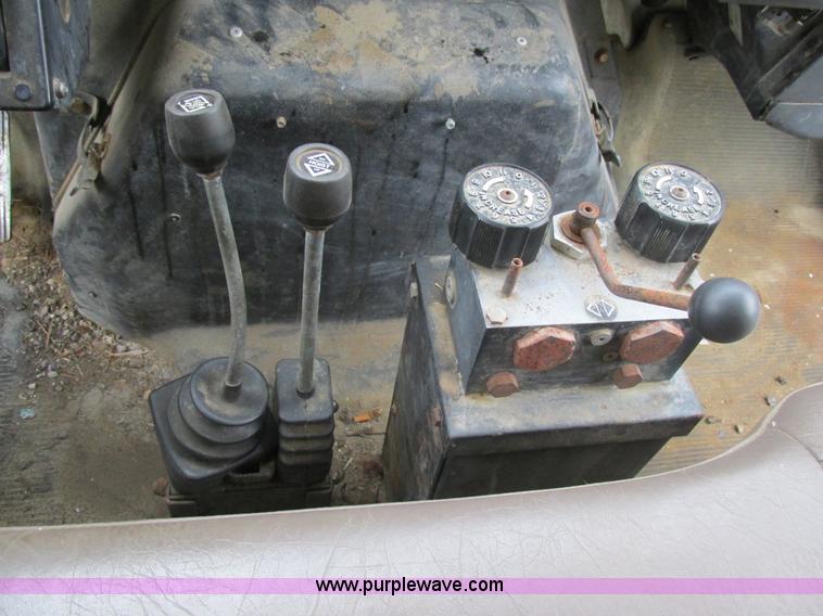 image for item K1253 1998 International 4700 dump truck