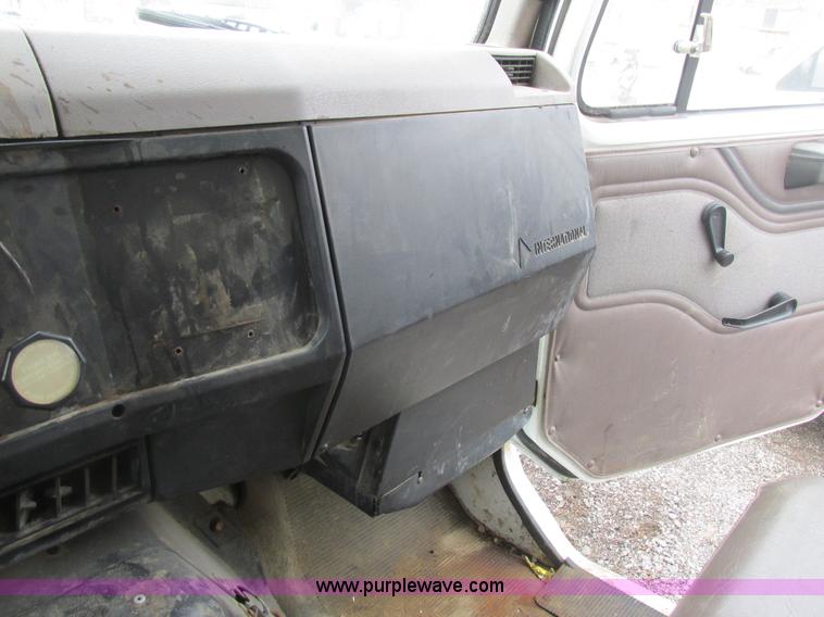 image for item K1253 1998 International 4700 dump truck