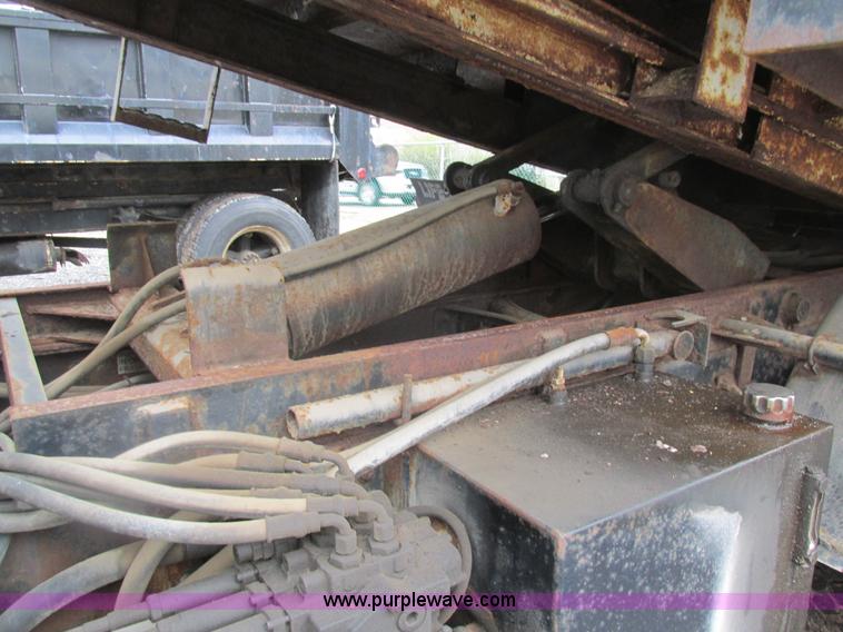 image for item K1253 1998 International 4700 dump truck