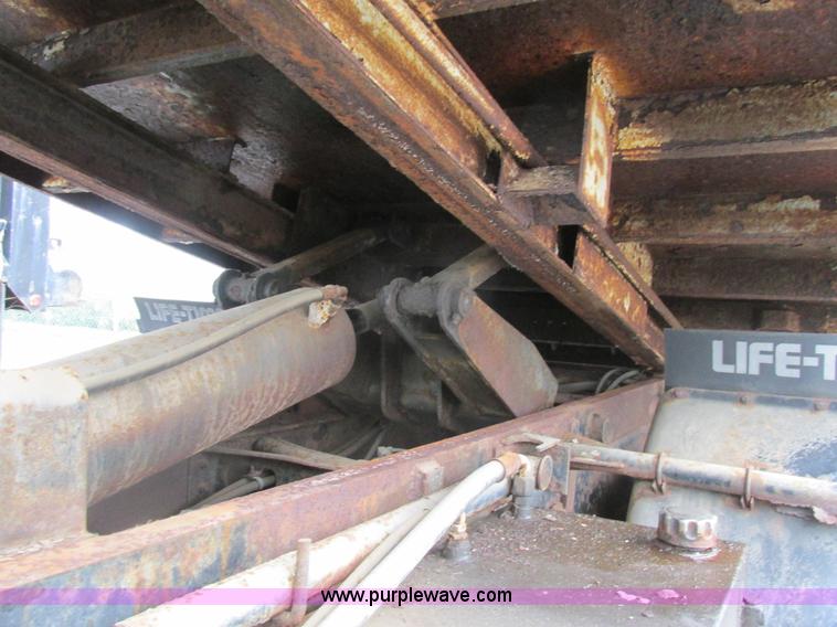 image for item K1253 1998 International 4700 dump truck