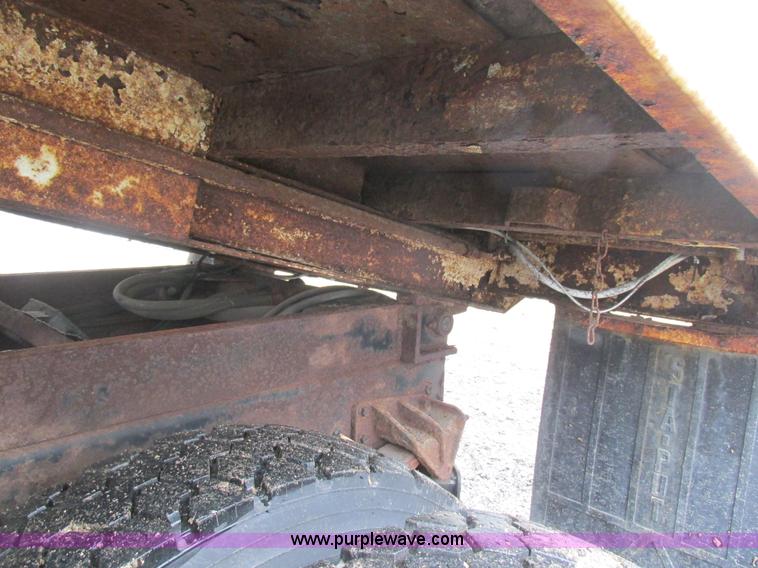 image for item K1253 1998 International 4700 dump truck