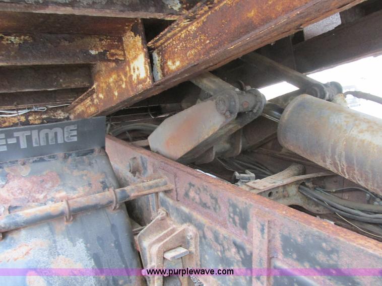 image for item K1253 1998 International 4700 dump truck