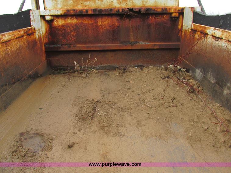 image for item K1253 1998 International 4700 dump truck