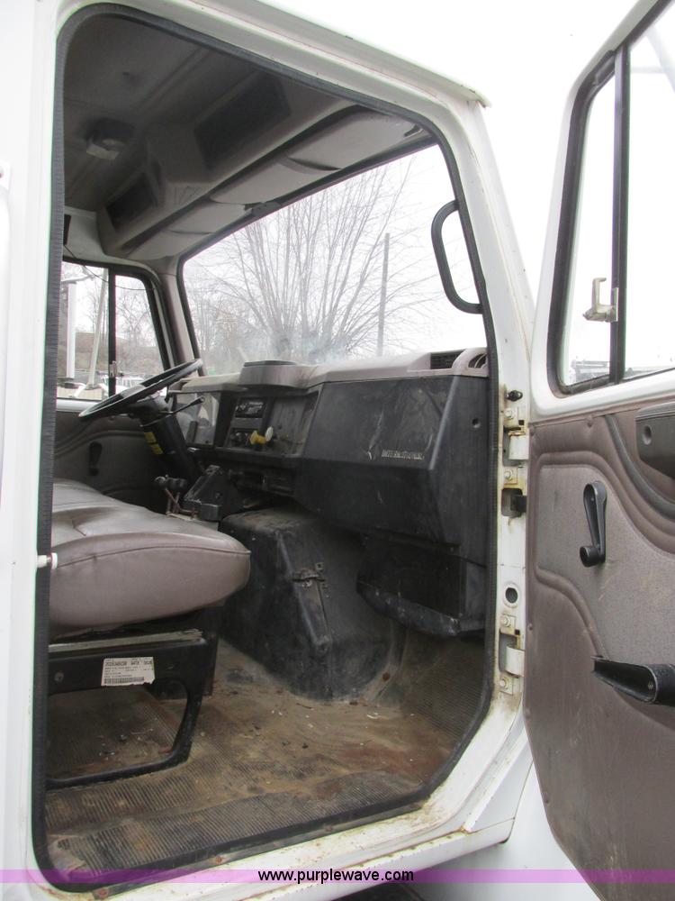 image for item K1253 1998 International 4700 dump truck