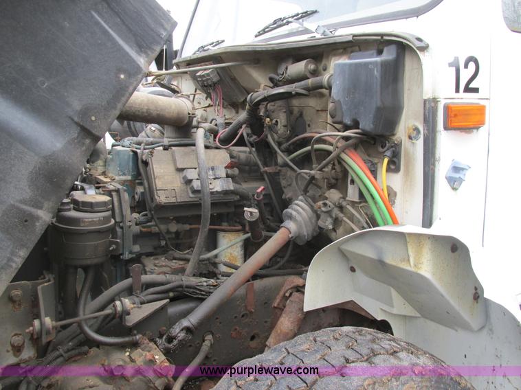 image for item K1253 1998 International 4700 dump truck