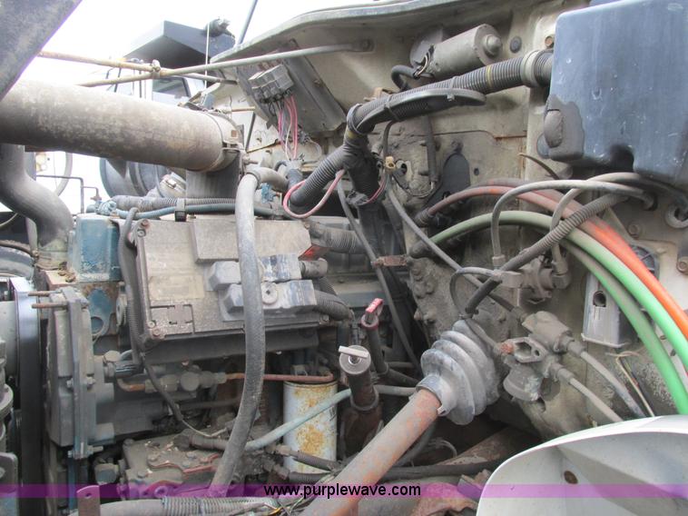 image for item K1253 1998 International 4700 dump truck