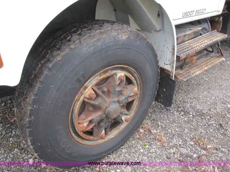 image for item K1253 1998 International 4700 dump truck