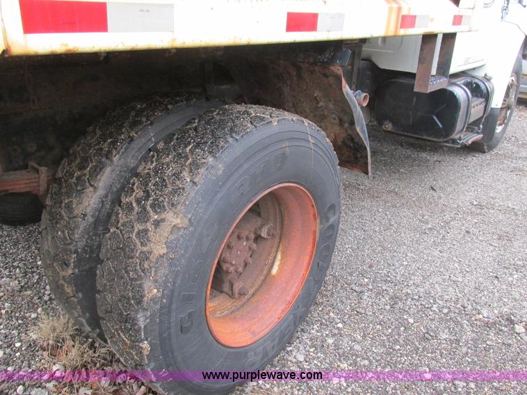 image for item K1253 1998 International 4700 dump truck