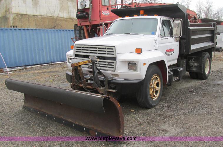 image for item K1255 1990 Ford F700 dump truck