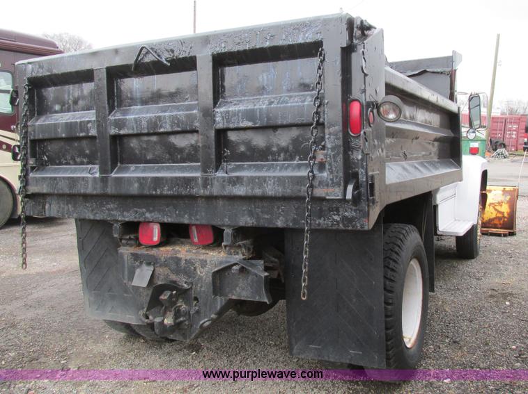 image for item K1255 1990 Ford F700 dump truck