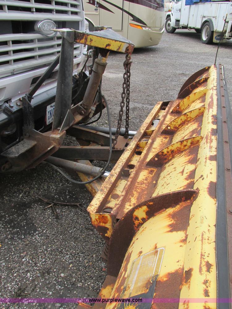 image for item K1255 1990 Ford F700 dump truck