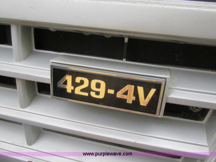 image for item K1255 1990 Ford F700 dump truck