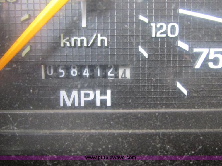 image for item K1255 1990 Ford F700 dump truck