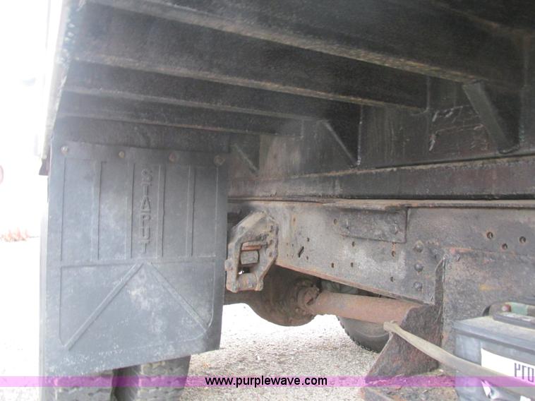 image for item K1255 1990 Ford F700 dump truck