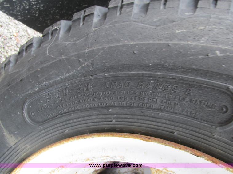 image for item K1255 1990 Ford F700 dump truck