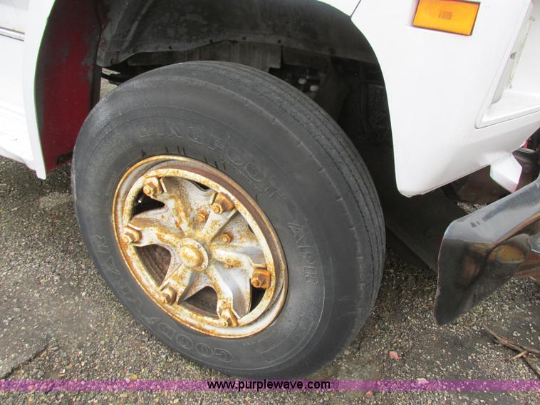 image for item K1255 1990 Ford F700 dump truck