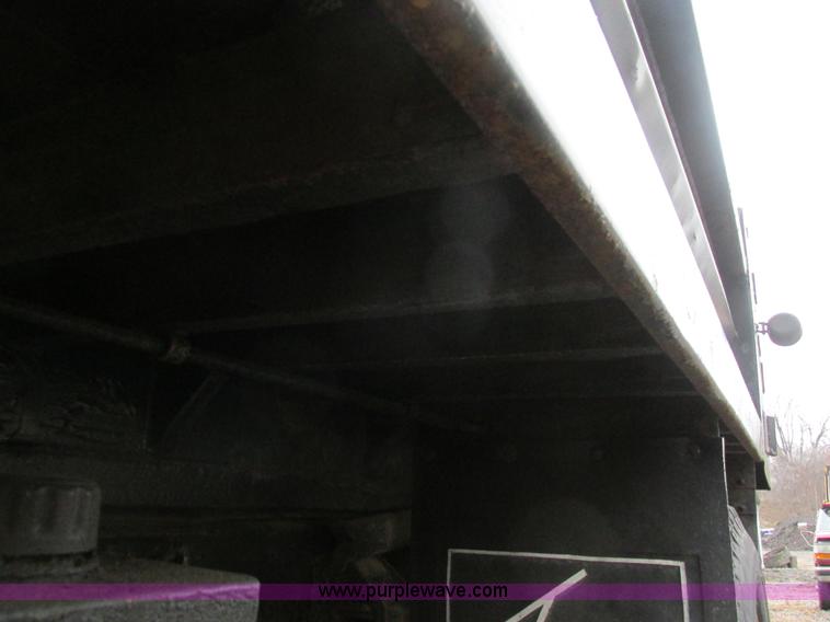 image for item K1255 1990 Ford F700 dump truck