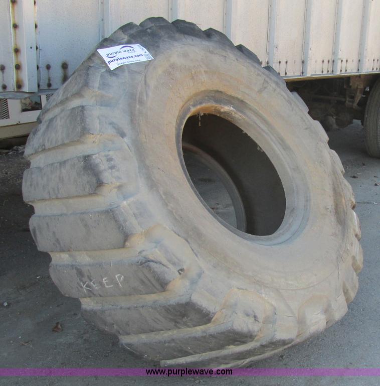 image for item K5228 Caterpillar 23.5-25 tire