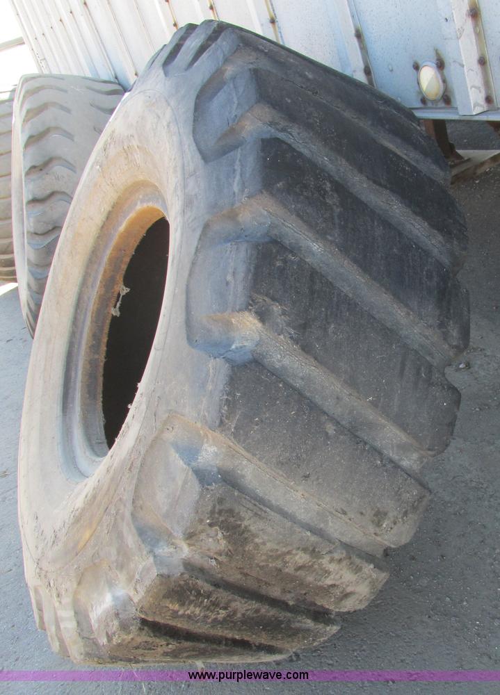 image for item K5228 Caterpillar 23.5-25 tire