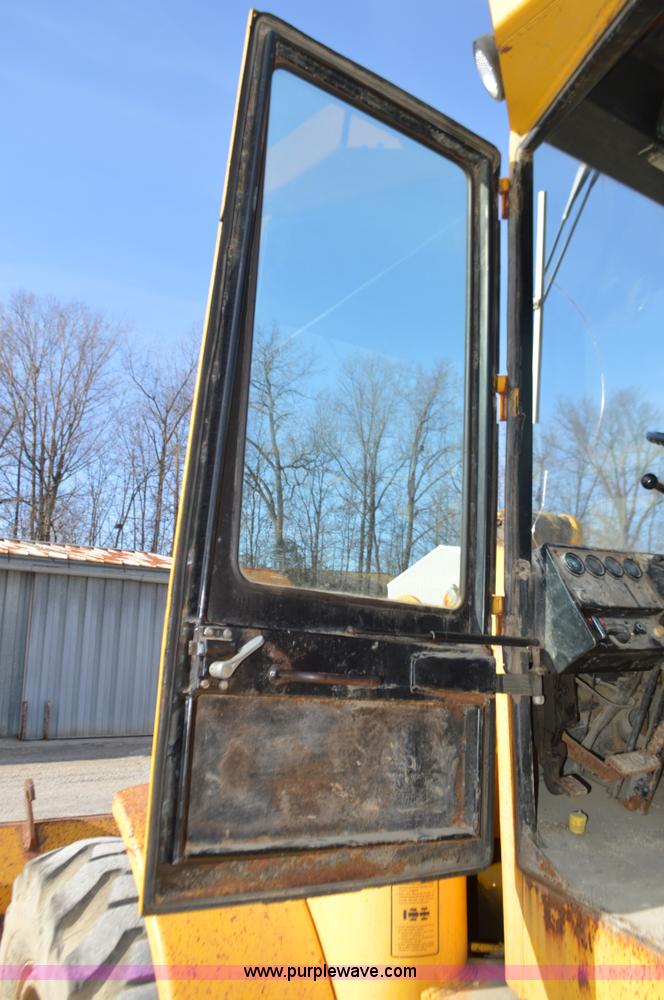 image for item K5364 1983 John Deere 444C wheel loader