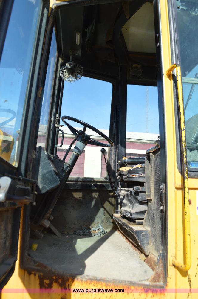 image for item K5364 1983 John Deere 444C wheel loader