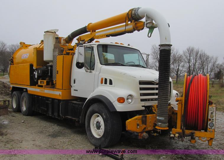 image for item L1976 2001 Sterling L7500 vacuum truck