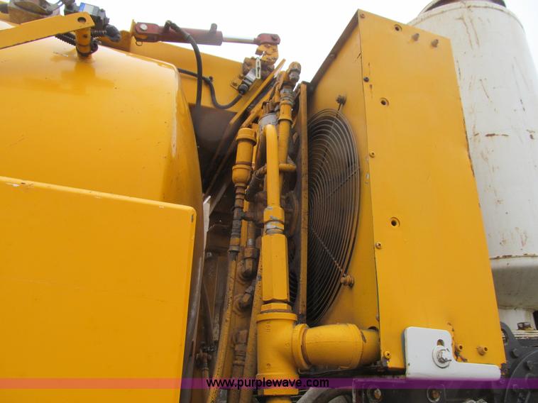 image for item L1976 2001 Sterling L7500 vacuum truck