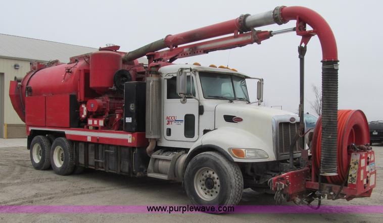 image for item L1977 2006 Peterbilt 335 vacuum truck