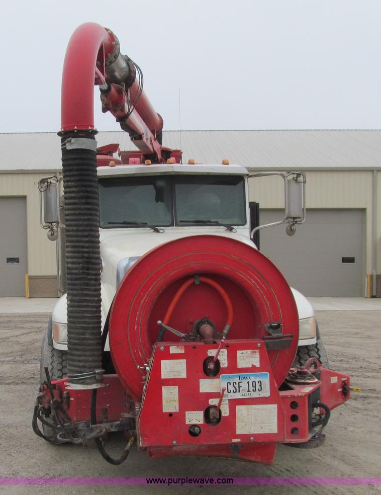 image for item L1977 2006 Peterbilt 335 vacuum truck