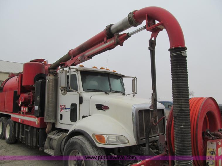 image for item L1977 2006 Peterbilt 335 vacuum truck