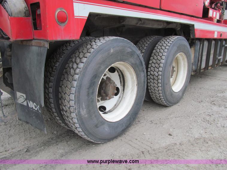 image for item L1977 2006 Peterbilt 335 vacuum truck