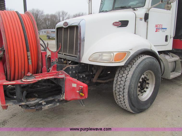 image for item L1977 2006 Peterbilt 335 vacuum truck