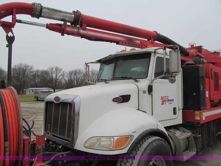 image for item L1977 2006 Peterbilt 335 vacuum truck