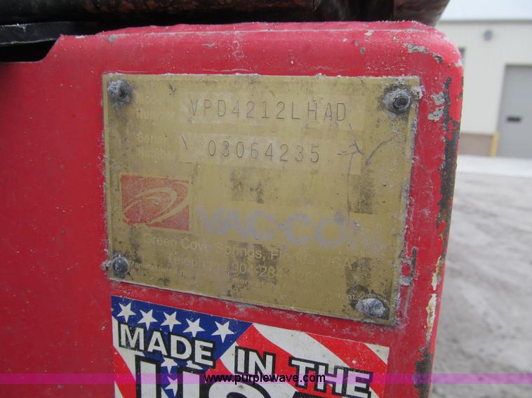 image for item L1977 2006 Peterbilt 335 vacuum truck