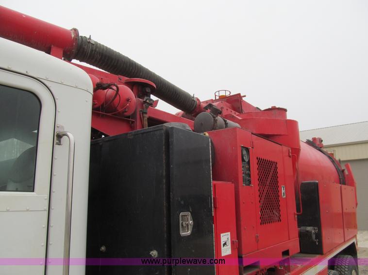 image for item L1977 2006 Peterbilt 335 vacuum truck