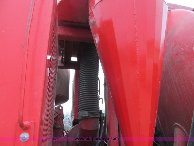 image for item L1977 2006 Peterbilt 335 vacuum truck