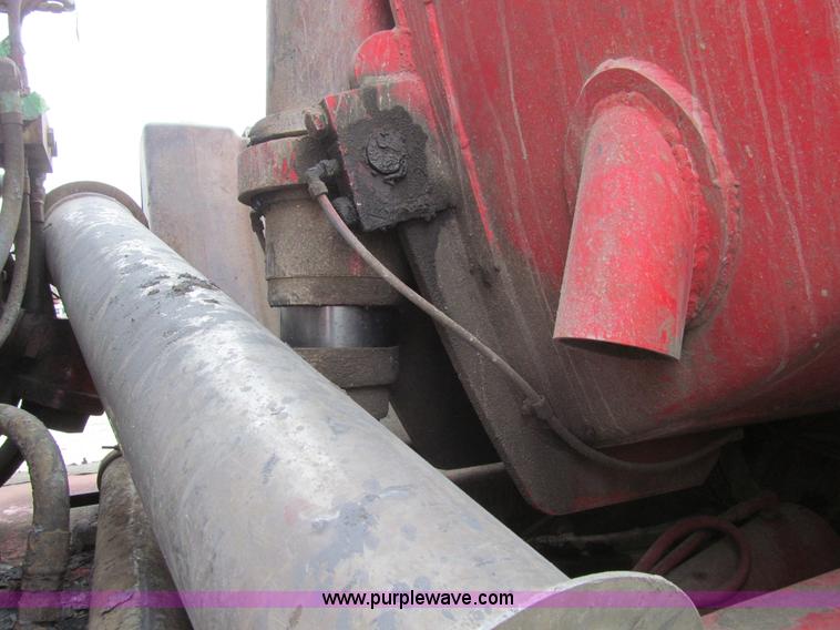 image for item L1977 2006 Peterbilt 335 vacuum truck